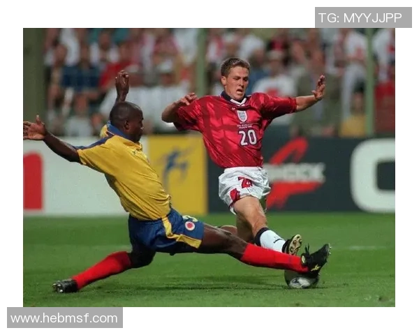 足球明星迈克欧文的精彩瞬间与职业生涯回顾图片集锦